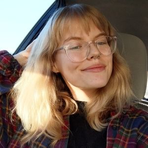 i sell mostly vintage and pre owned clothing :)